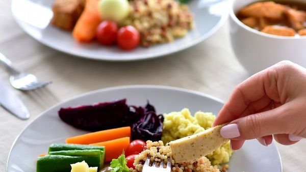 Hypnose et troubles alimentaires : ce que la thérapie brève peut faire